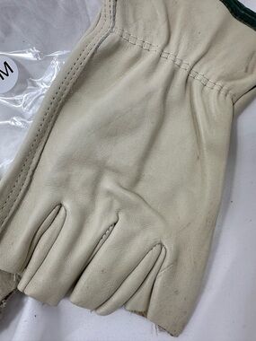 0708 1 pair, white leather gloves